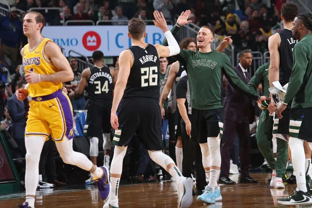  字母哥空砍50+15，雄鹿加时憾负尼克斯跌出前八  