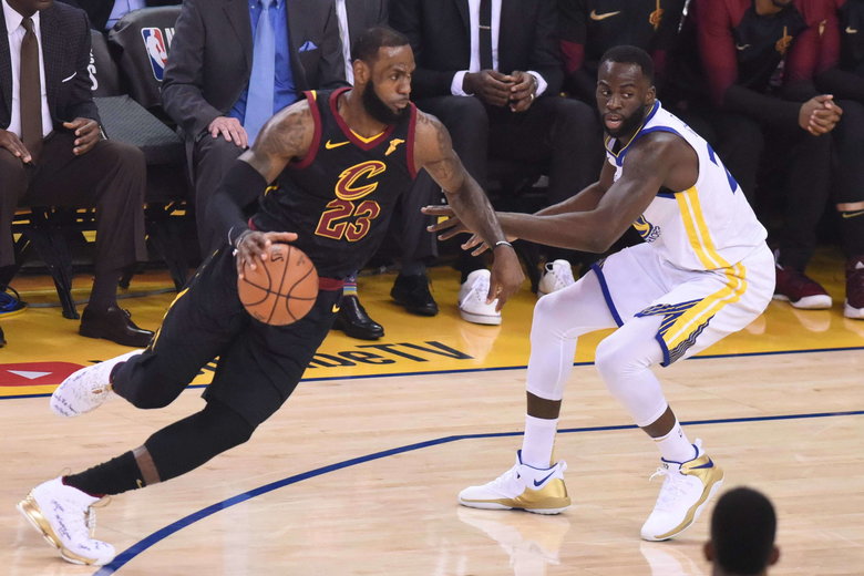  库里单场命中九记三分勇士客场大胜国王  